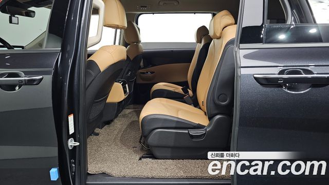 Kia Canival 2023 — photo 18