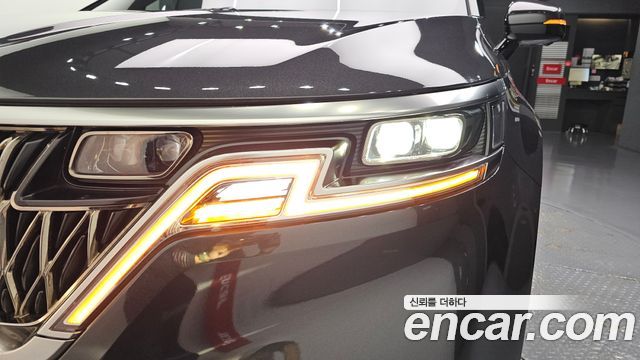 Kia Canival 2023 — photo 8