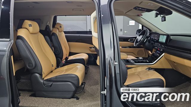 Kia Canival 2023 — photo 16