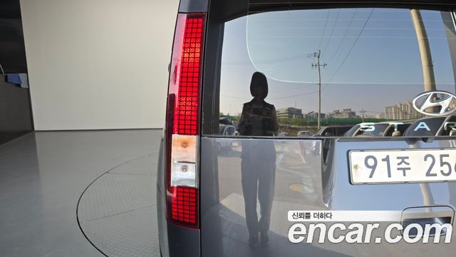 Hyundai Staria 2022 — photo 9