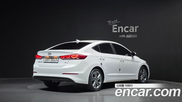 Hyundai AVANTE 2018 — photo 2