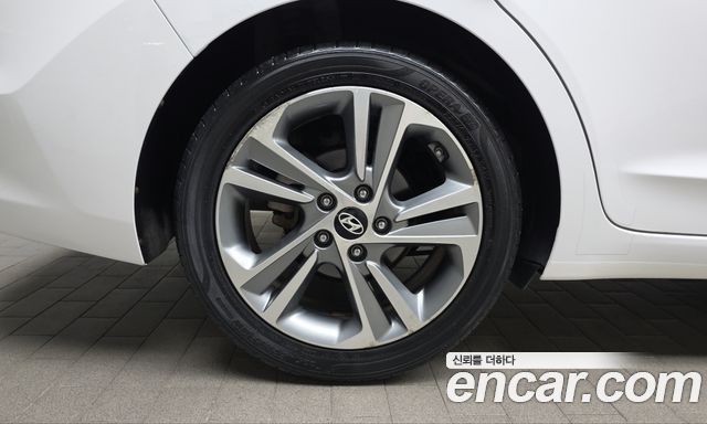 Hyundai AVANTE 2018 — photo 5