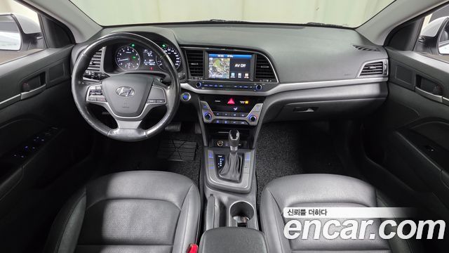 Hyundai AVANTE 2018 — photo 10