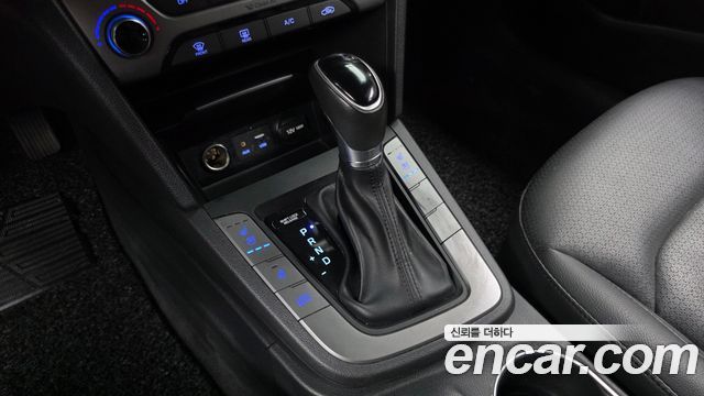 Hyundai AVANTE 2018 — photo 12