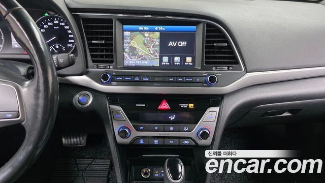 Hyundai AVANTE 2018 — photo 20