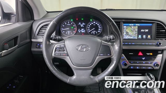 Hyundai AVANTE 2018 — photo 22