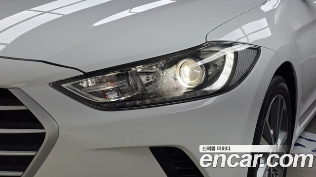 Hyundai AVANTE 2018 — photo 8