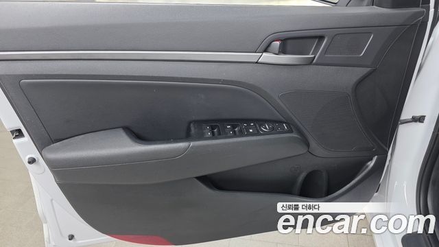 Hyundai AVANTE 2018 — photo 14