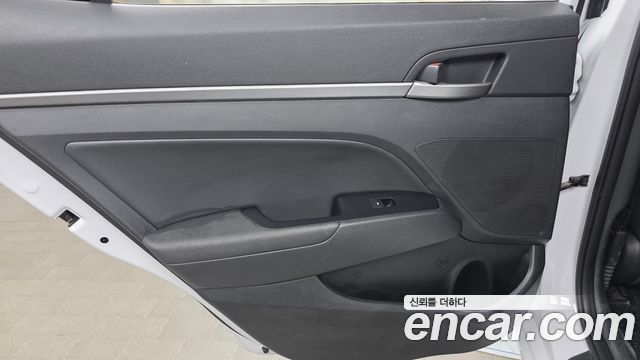 Hyundai AVANTE 2018 — photo 15