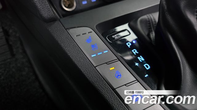 Hyundai AVANTE 2018 — photo 30