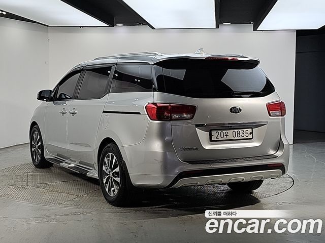Kia Canival 2017 — photo 2
