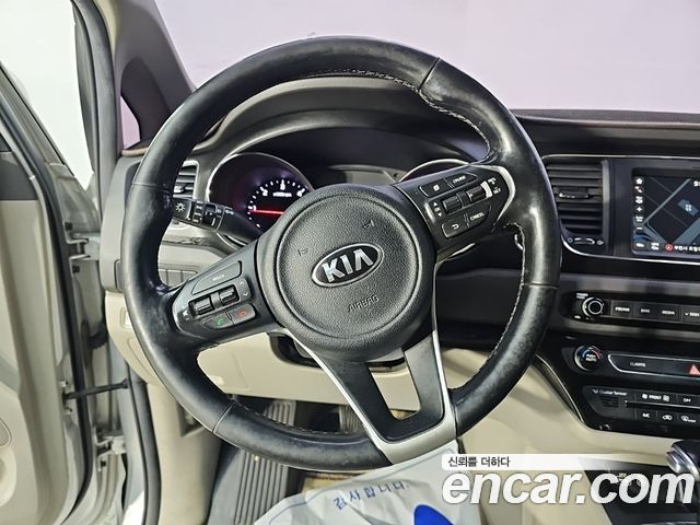 Kia Canival 2017 — photo 8