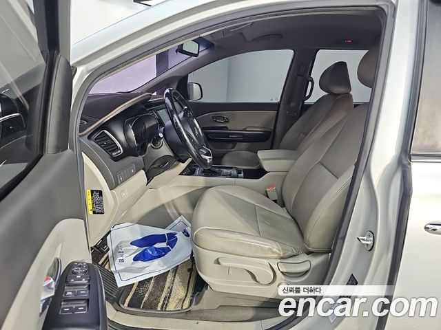 Kia Canival 2017 — photo 10