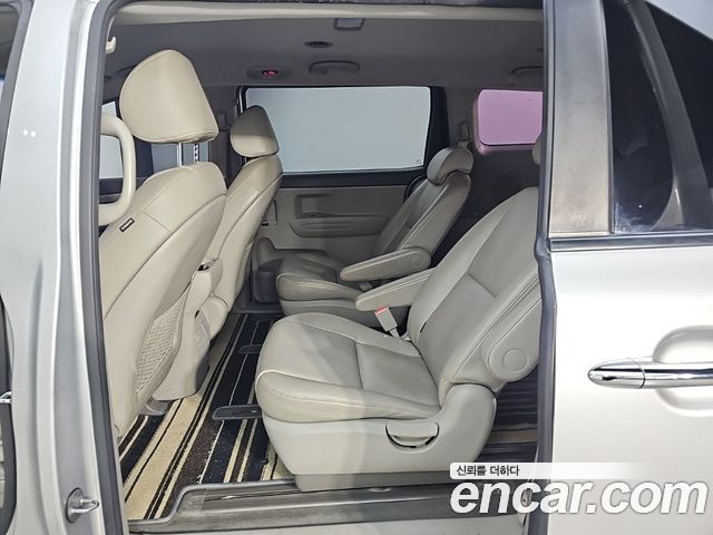 Kia Canival 2017 — photo 11