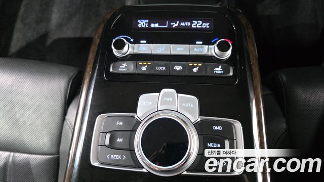 Genesis G90 2019 — photo 19
