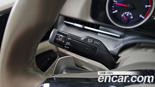 Kia Canival 2021 — photo 17