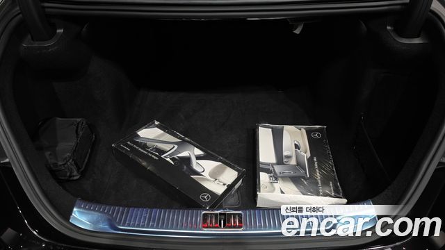 Mercedes-Benz S-Class 2022 — photo 24