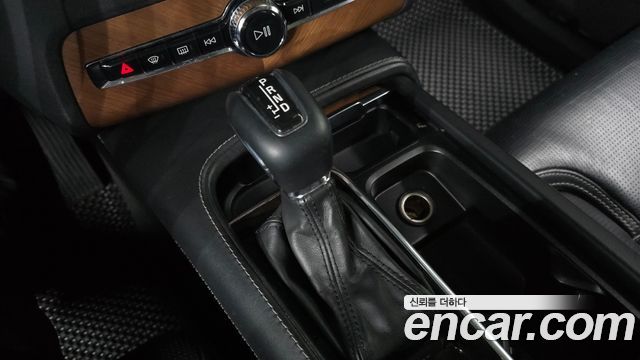 Volvo XC90 2019 — photo 12