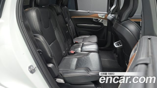 Volvo XC90 2019 — photo 17