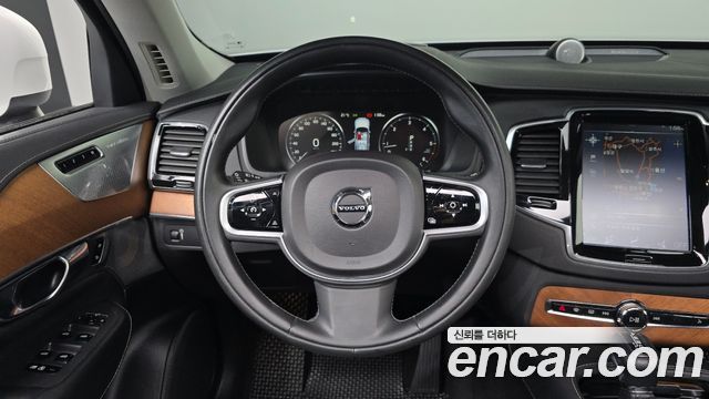 Volvo XC90 2019 — photo 19