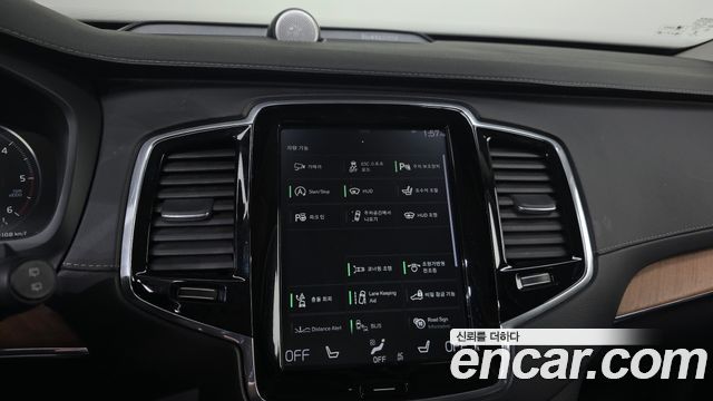 Volvo XC90 2019 — photo 22