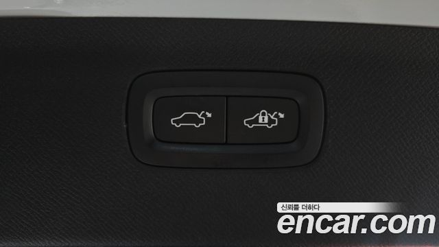 Volvo XC90 2019 — photo 26