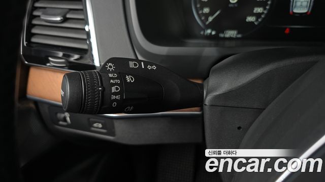 Volvo XC90 2019 — photo 27