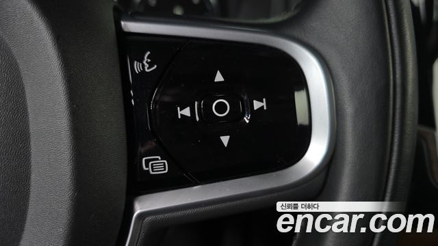 Volvo XC90 2019 — photo 32