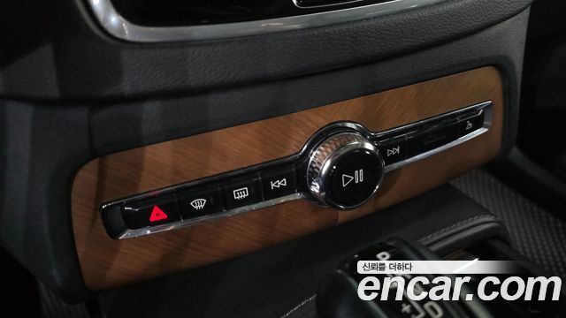 Volvo XC90 2019 — photo 34