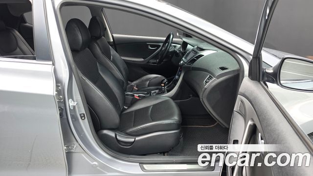 Hyundai AVANTE 2014 — photo 16