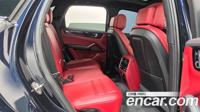 Porsche Cayenne 2021 — photo 17