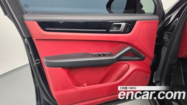 Porsche Cayenne 2021 — photo 14