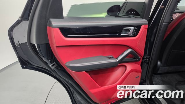 Porsche Cayenne 2021 — photo 15