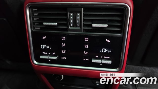 Porsche Cayenne 2021 — photo 35