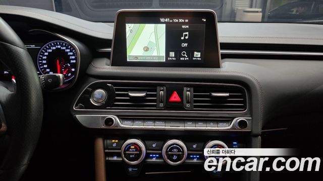 Genesis G70 2019 — photo 17