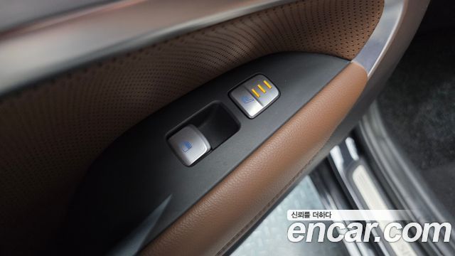Genesis G70 2019 — photo 18