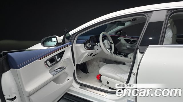 Mercedes-Benz EQE 2026 — photo 13