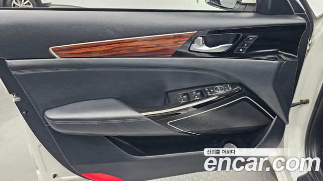 Kia K7 2017 — photo 14