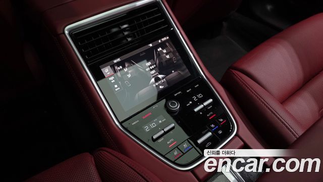 Porsche Panamera 2019 — photo 24