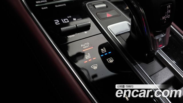 Porsche Panamera 2019 — photo 29
