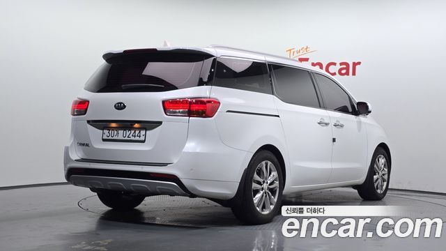 Kia Canival 2017 — photo 2