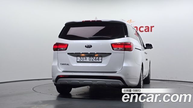 Kia Canival 2017 — photo 4