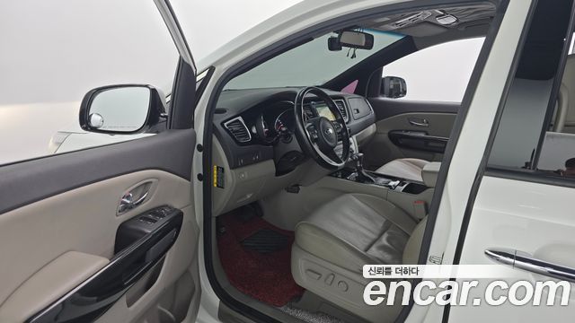 Kia Canival 2017 — photo 10