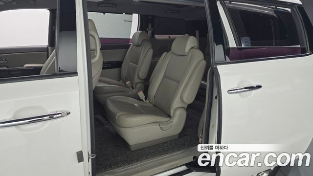 Kia Canival 2017 — photo 12