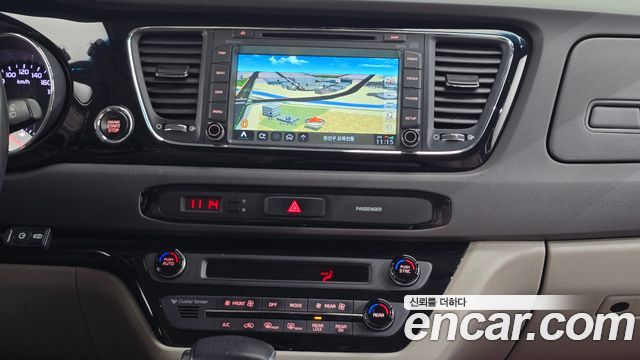 Kia Canival 2017 — photo 15