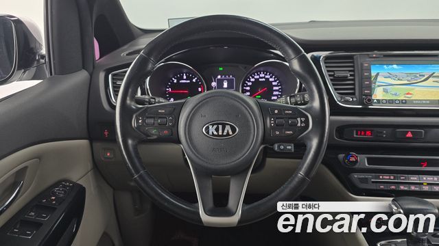 Kia Canival 2017 — photo 17