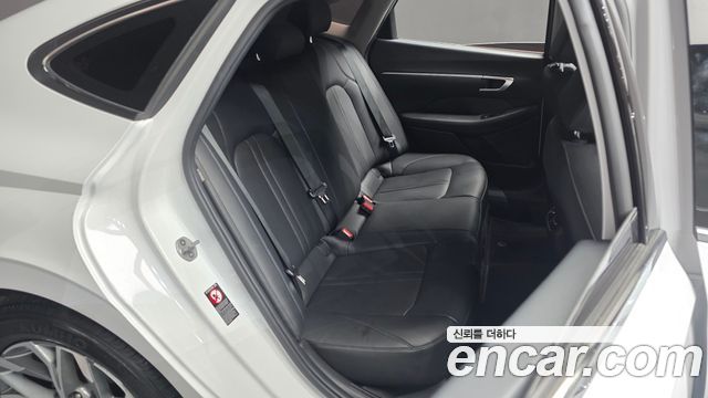 Hyundai Sonata 2023 — photo 17