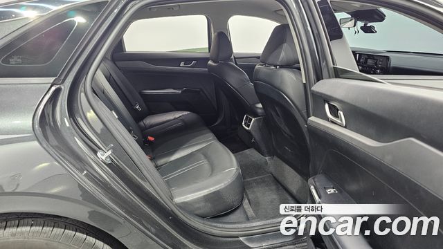 Kia K5 2023 — photo 17