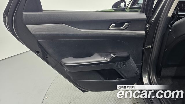 Kia K5 2023 — photo 15