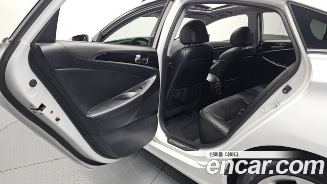 Hyundai Sonata 2010 — photo 12